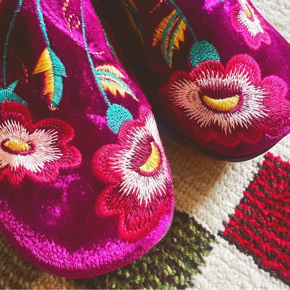 ❌SOLD❌ VTG Xoxo Velvet Embroidered Floral Colorful Clogs Mules Womens size 7 - Picture 12 of 13